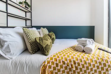 Extra Large Studio(Top Floor) at The Nest, 3-7 Marble Street, Clarendon Park, Leicester, LE15XD - Image 1