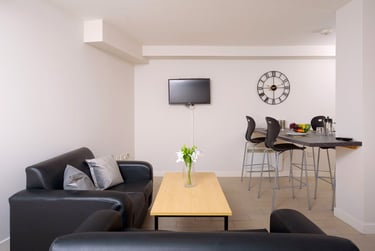 6 Bed Flat with Double Bed at Keiller Court, Horsewater Wynd, City Centre, Dundee, DD15DS - Image 5