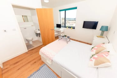 Ensuite Deluxe Student Room at X1 The Edge, 2 Seymour Street, Liverpool John Moores University, Liverpool, L35PE - Image 2