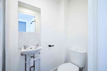 Classic Ensuite at Mansion Place, 2 Boston Street, City Centre, Nottingham, NG11BG - Image 1