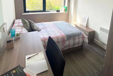 Classic Ensuite at Stanhope House, 91-95 Commercial Road, City Centre, Portsmouth, PO11BQ - Image 2