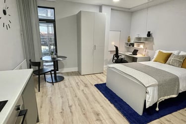 Penthouse Studio (Sea/Harbour View) at Hydrogen, Fish Strand Hill, Central, Falmouth, TR113AS - Image 1