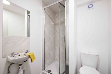 Prestige Studio at Mansion Place, 2 Boston Street, City Centre, Nottingham, NG11BG - Image 1