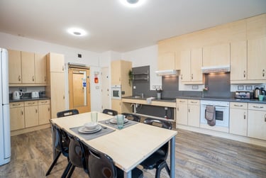 Standard Ensuite at New Hall, Clifton Lane, Clifton, Nottingham, NG118NS - Image 5