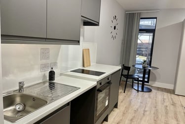 Penthouse Studio (Sea View) at Hydrogen, Fish Strand Hill, Central, Falmouth, TR113AS - Image 2