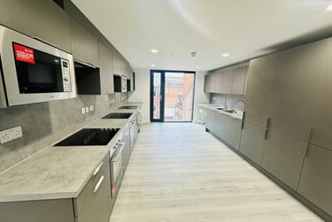 Ensuite at The Nest, 3-7 Marble Street, Clarendon Park, Leicester, LE15XD - Image 13