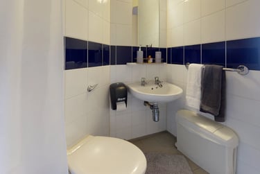Classic En-Suite Plus - Image 2