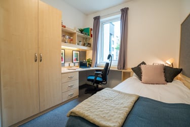 Standard Ensuite at New Hall, Clifton Lane, Clifton, Nottingham, NG118NS - Image 1