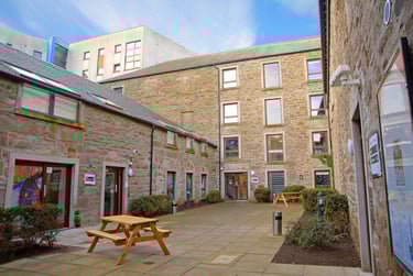 5 Bed Flat with Double Bed at Keiller Court, Horsewater Wynd, City Centre, Dundee, DD15DS - Image 11