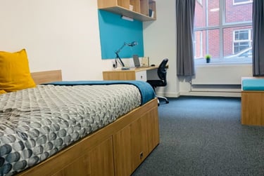 Superior Plus 5 Bed at Pennine House, Millstone Lane, City Centre, Leicester, LE15JN - Image 3