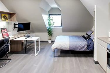 Standard Penthouse Studio at Sycamore House, Woodhouse Square, Kirkstall, Leeds, LS31BP - Image 2