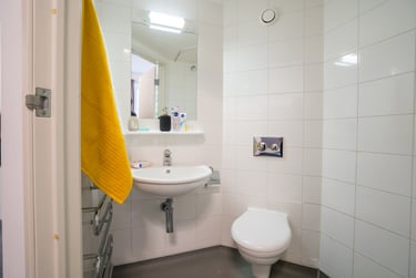 Standard Ensuite at New Hall, Clifton Lane, Clifton, Nottingham, NG118NS - Image 2