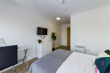 Small Room at X1 Arndale House, 89 London Road, City Centre, Liverpool, L38JA - Image 1