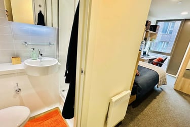 Silver Ensuite  at Redgate, Traffic Street, Castle Boulevard, Nottingham, NG21NE - Image 1