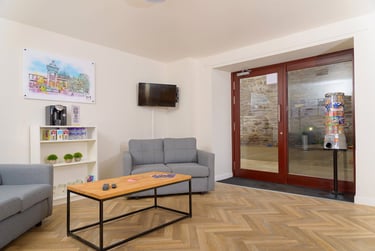 5 Bed Flat with Double Bed at Keiller Court, Horsewater Wynd, City Centre, Dundee, DD15DS - Image 10