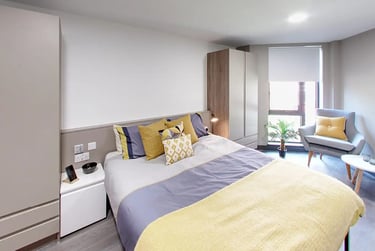 Classic Studio at Sycamore House, Woodhouse Square, Kirkstall, Leeds, LS31BP - Image 1