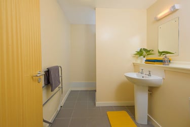 5 Bed Flat with Double Bed at Keiller Court, Horsewater Wynd, City Centre, Dundee, DD15DS - Image 4