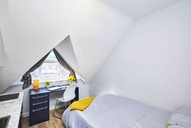 Loft Studio at Mansion Place, 2 Boston Street, City Centre, Nottingham, NG11BG - Image 1