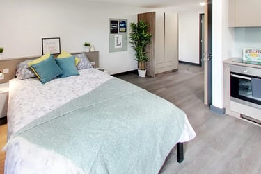 Premium Plus Penthouse Studio at Sycamore House, Woodhouse Square, Kirkstall, Leeds, LS31BP - Image 2