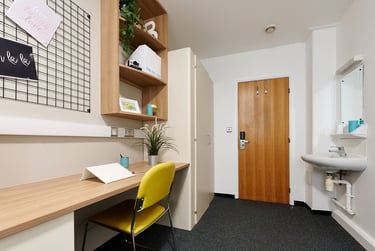 Classic Shared Apartment at Northernhay House, Northernhay Place, Central, Exeter, EX43RY - Image 5