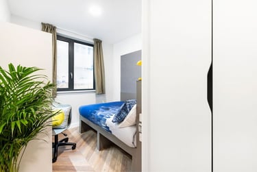 Classic En Suite at Belaton House, 130 Holdenhurst Road, Central, Bournemouth, BH88AW - Image 8