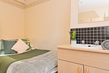 St Andrews Gardens Student Halls, 21 Moor Place, City Centre, Liverpool, L3 5XA - Image 1