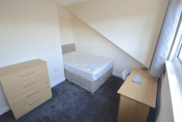 4 bed house, Welton Grove, Hyde Park, Leeds, LS61ES - Image 3