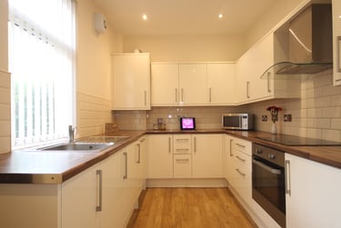 6 bed house, Wadborough road, Ecclesall, Sheffield, S118RD - Image 2