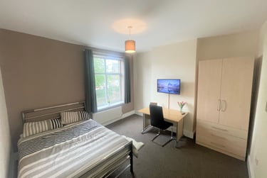 3 bed flat, Junction road, Hunters bar, Sheffield, S118XA - Image 1