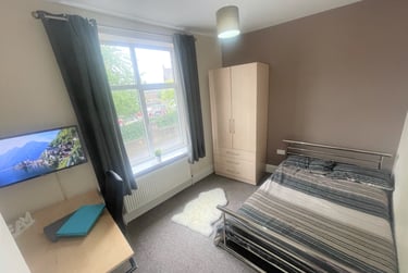3 bed flat, Junction road, Hunters bar, Sheffield, S118XA - Image 1