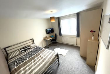 3 bed flat, Ainsley Court, Ainsley Road, Crookes, Sheffield, S101EU - Image 1