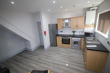 3 bed flat, Ecclesall road, Ecclesall, Sheffield, S118PF - Image 2