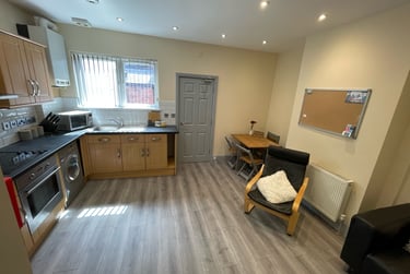 3 bed flat, Ecclesall road, Ecclesall, Sheffield, S118PF - Image 1