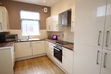 6 bed house, Walton road, Ecclesall, Sheffield, S118RE - Image 2