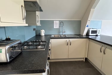 4 bed flat, Bolton Road, Langworthy, Salford, M67HL - Image 2