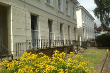 2 bed flat, Sydenham Villas Road, Central, Cheltenham, GL526DZ - Image 1