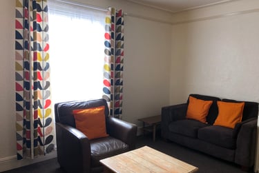 4 bed house, St. Pauls Street North, Francis Close Hall, Cheltenham, GL504AQ - Image 1