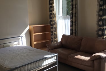 2 bed flat, Sydenham Villas Road, Central, Cheltenham, GL526DZ - Image 2
