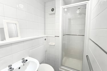 1 bed studio, Central Park Avenue, North Hill, Plymouth, PL46NE - Image 3