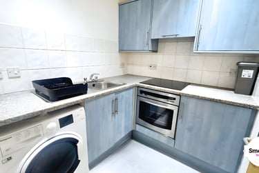 1 bed studio, Central Park Avenue, North Hill, Plymouth, PL46NE - Image 2