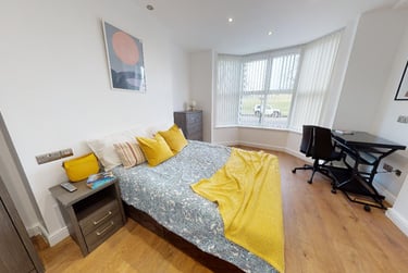 1 bed studio, Victoria Park Road, Clarendon Park, Leicester, LE21XF - Image 1