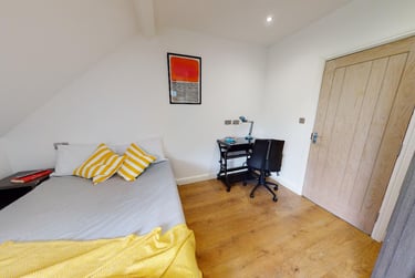 1 bed studio, Victoria Park Road, Clarendon Park, Leicester, LE21XF - Image 1