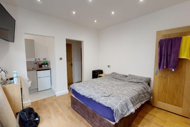 1 bed studio, Victoria Park Road, Clarendon Park, Leicester, LE21XF - Image 2