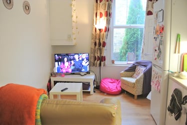 3 bed flat, Wilmslow Road, Fallowfield, Manchester, M204WA - Image 1