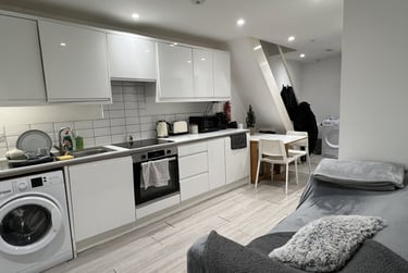 3 bed flat, Burton Road, Withington, Manchester, M201HB - Image 3