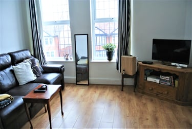 2 bed flat, Wellington Road, Fallowfield, Manchester, M146BN - Image 1