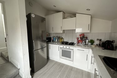 5 bed flat, Wilmslow Road, Fallowfield, Manchester, M204WA - Image 2