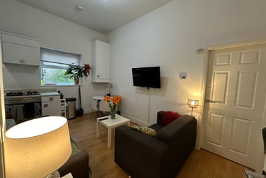 3 bed flat, Wilmslow Road, Fallowfield, Manchester, M204WA - Image 2