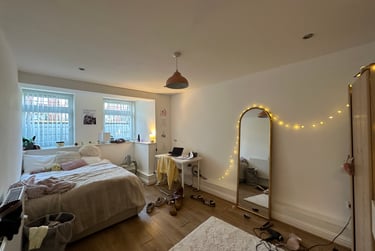 7 bed flat, Wellington Road, Fallowfield, Manchester, M146BN - Image 1