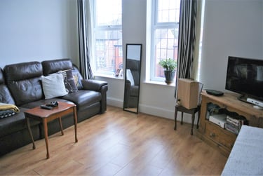 2 bed flat, Wellington Road, Fallowfield, Manchester, M146BN - Image 3